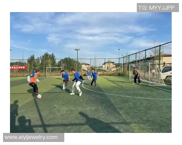 从绿茵场到聚光灯下足球明星经典动作手势的魅力解析