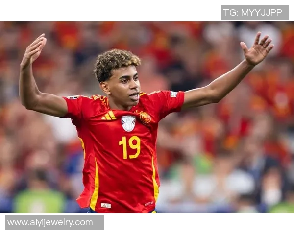 足球星光璀璨 聚焦足坛巨星风采 展现绿茵场上的英雄本色